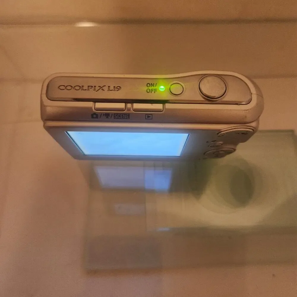 Nikon Coolpix L19 Tested Works 8 MegaPixel 3.6 X Zoom 2.7 LCD Screen